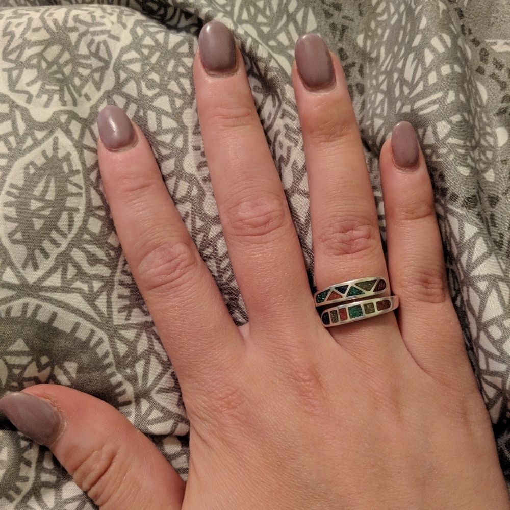 Silver unique pattern stone ring - Picture 2 of 4